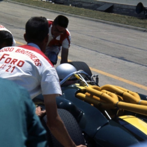 Lotus a fait appel, depuis le début, aux Wood Brother spécialistes des ravitaillements à Indianapolis...
© Dave Friedman / The Benson Ford